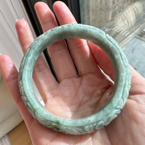 Jadeite Jade Engraved Flower Bangle Diameter 59 mm - Picture 8 of 14
